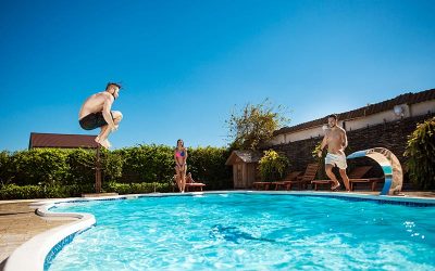 ¿Se puede prohibir el uso de la piscina a un propietario moroso?