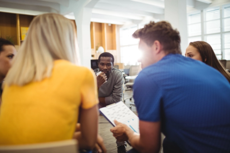 cuando llevar un abogado a la junta de propietarios